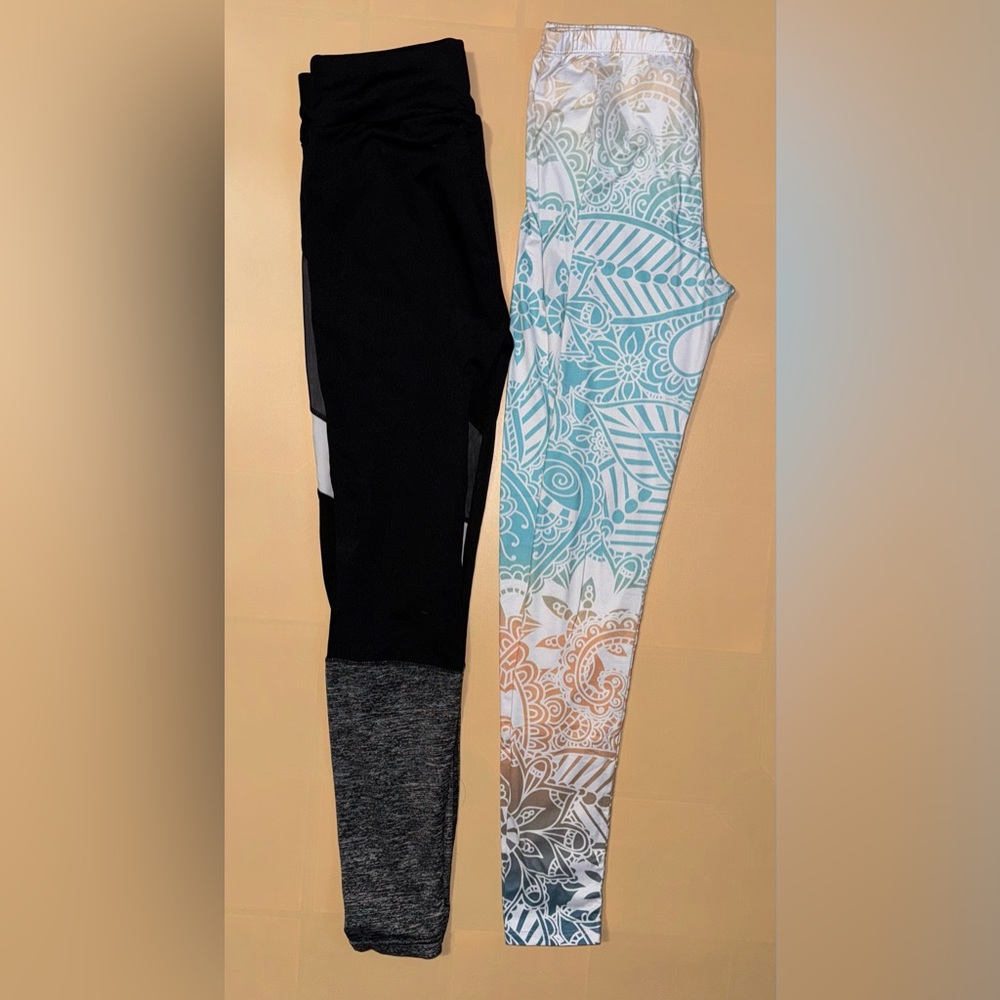 Lot of 2 Womens Athletic Fit Ankle Leggings; Size S/M; Unbranded